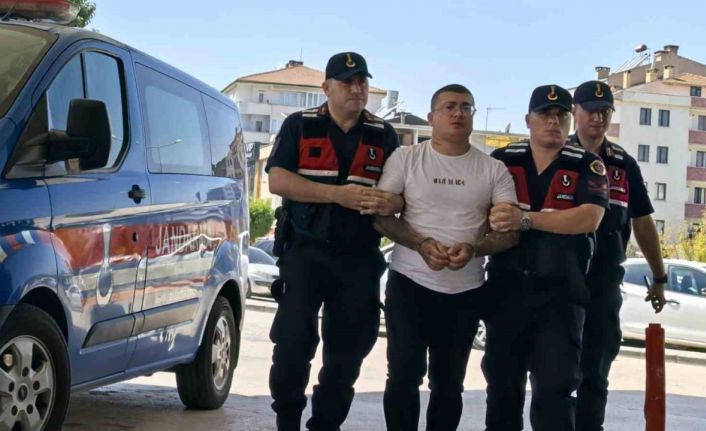 Kavgayı ayırmaya çalışan özel güvenlik görevlisini bıçaklayan saldırgan tutuklandı