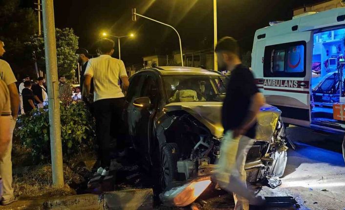 Kavşakta iki araç çarpıştı: 7 yaralı