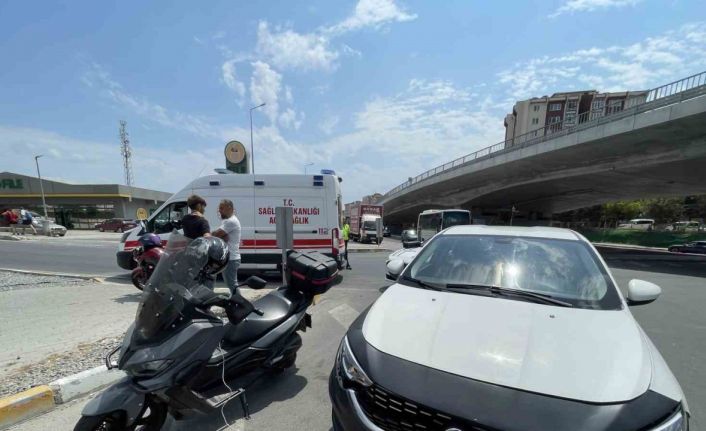 Kavşakta kaza: Motosiklet sürücüsü yaralandı