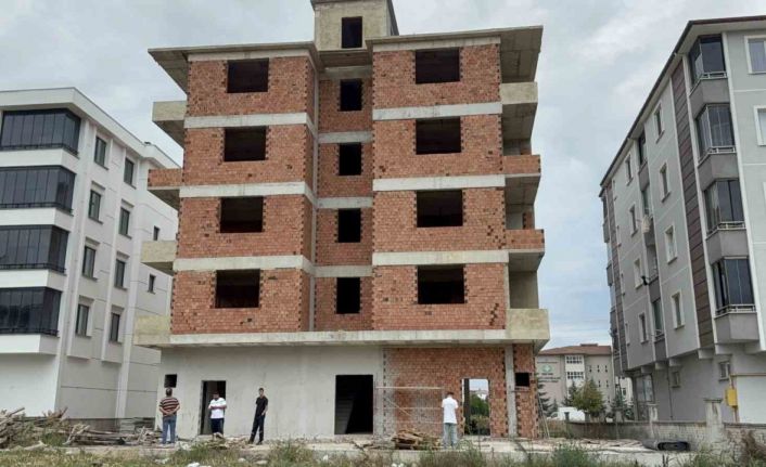 Kayıp kız çocuğu inşaatın önünde ölü bulundu