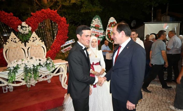 Kaymakam Türker, çalışma arkadaşının düğün törenine katıldı