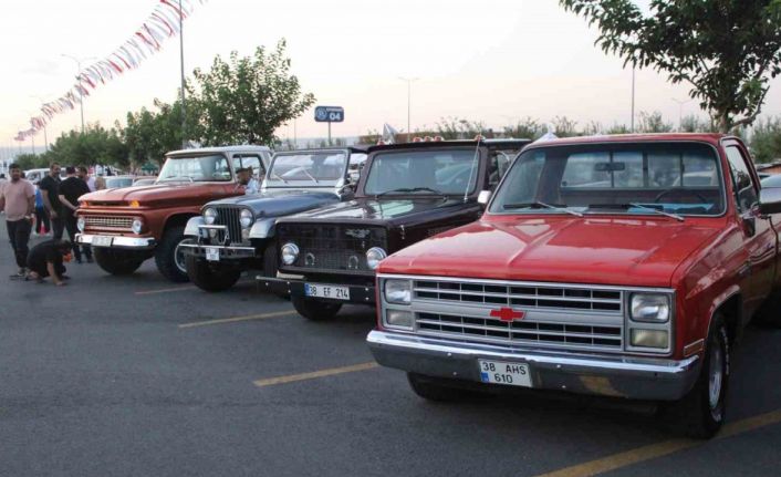 Kayseri’de klasik otomobiller sahne aldı