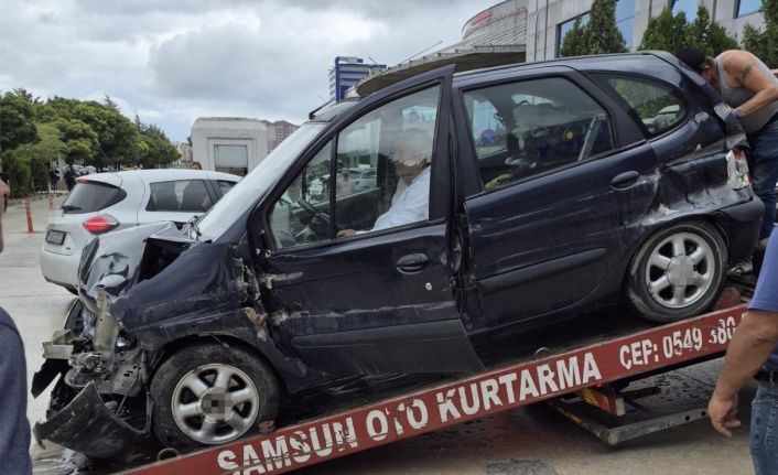 Kaza yaptı, hurdaya dönen aracından inmeyip çekiciyle hastaneye gitti