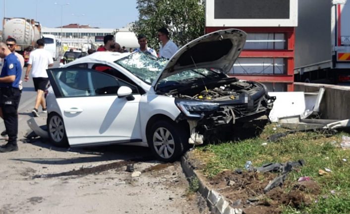 Kazada kontrolden çıkan otomobil akaryakıt istasyonunun duvarına çarptı: 1 yaralı