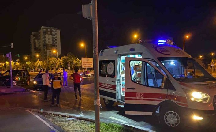 Kazaya sebebiyet verdi, kazazedelere "Nasılsınız?" dedikten sonra kaçtı: 3 yaralı