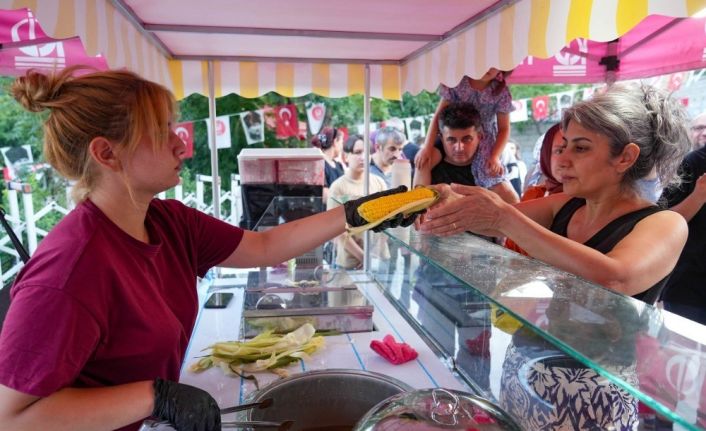 Keçiörenliler açık havada sinemanın keyfini çıkardı