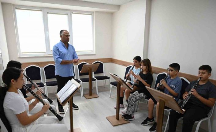 Kemer’de ücretsiz yaz kursları ilgi görüyor