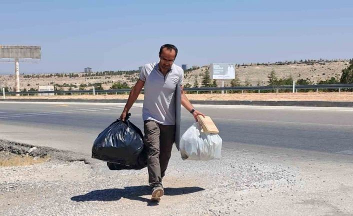 Kendini doğaya adayan akademisyen 6 yılda 10 bin poşet çöp topladı