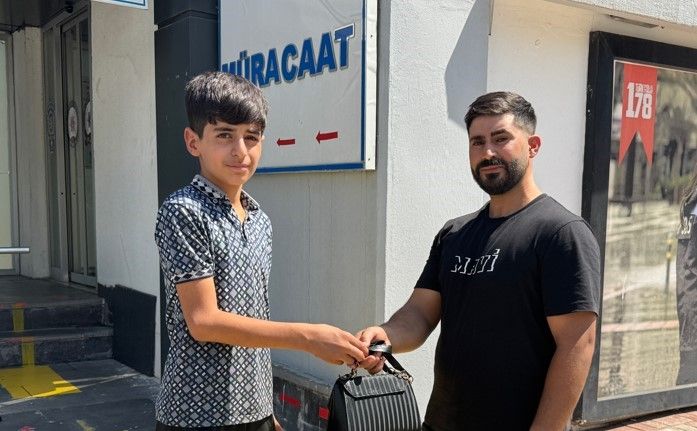 Kendisi küçük, yüreği büyük