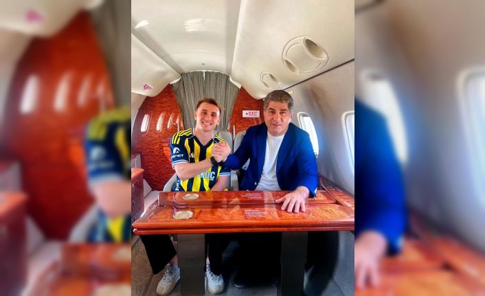 Kerem Aktürkoğlu Fenerbahçe formasını giydi