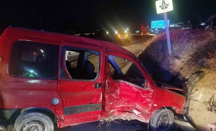 Keşan’da araçlar çarpıştı: 2 kişi yaralandı