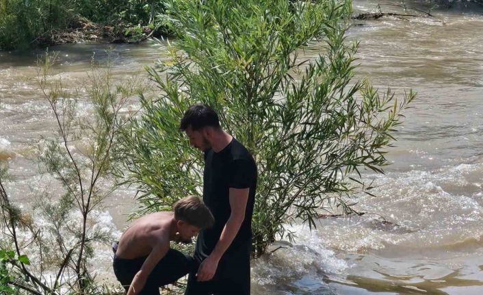 Kezer Çayı’nda akıntıya kapılan 3 çocuktan 2’si kurtarıldı