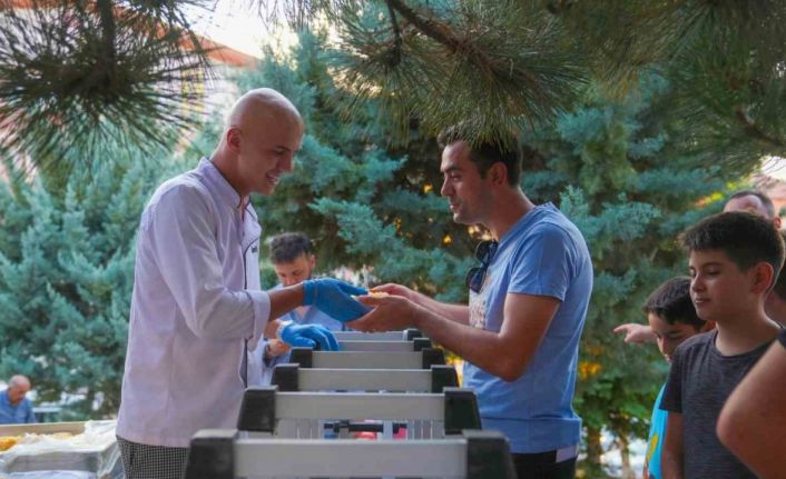 Kibar Feyzo filmi Keçiören’de açık hava sinemasında gösterimdeydi