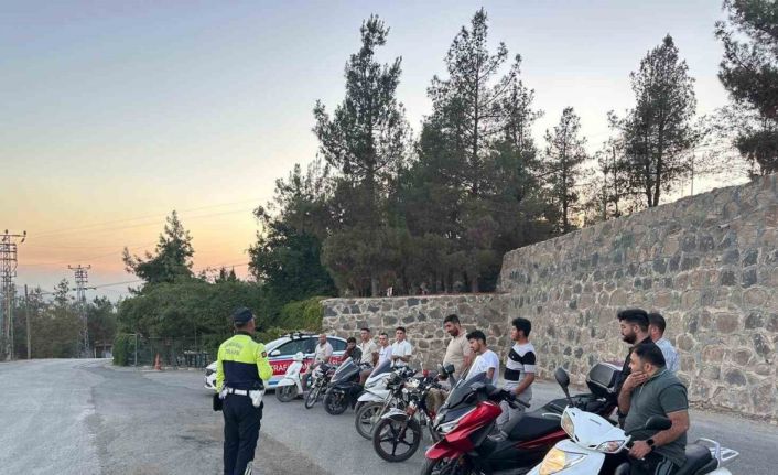 Kilis’te jandarmadan motosiklet sürücülerine eğitim ve denetim