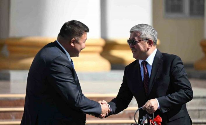 Kırgızistan Başbakanı Kasımaliyev, devlet kurumlarına 63 yeni aracın anahtarını teslim etti