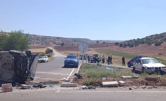 Kırıkkale’de iki otomobil çarpıştı: 3 yaralı