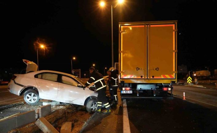 Kırıkkale’de kargo kamyonu ile otomobil çarpıştı