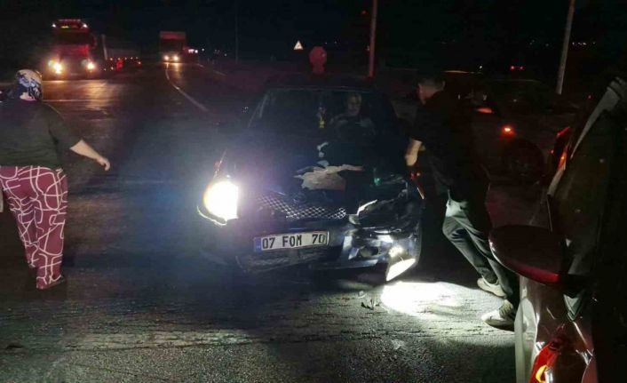 Kırmızı ışık ihlali yapan araç kazaya karıştı... O anlar kamerada