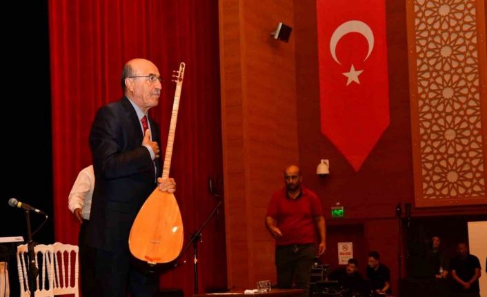 Kırşehir Belediyesi’ne Neşet Ertaş heykeli sitemi