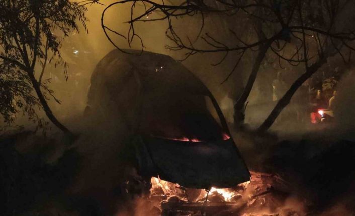 Kızına hediye aldığı otomobil yandı