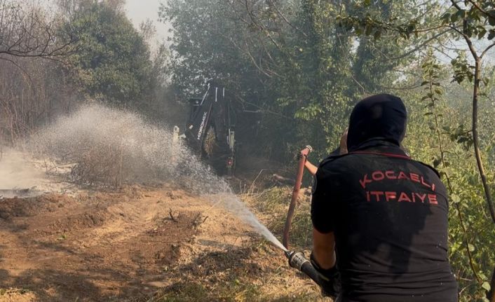 Kocaeli’deki orman yangınına 10 helikopter ve 6 uçakla müdahale sürüyor