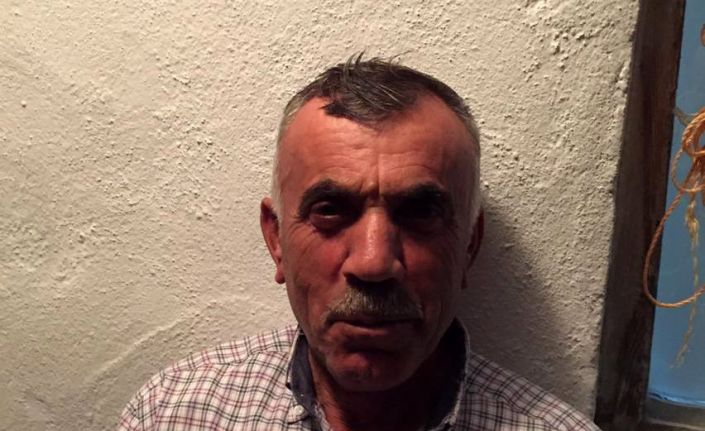 Komşuları evinde ölü buldu