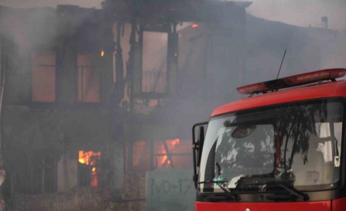 Konya’da metruk binada yangın