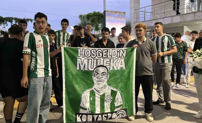 Konyaspor’un yeni transferi Jackson Muleka, Konya’ya geldi