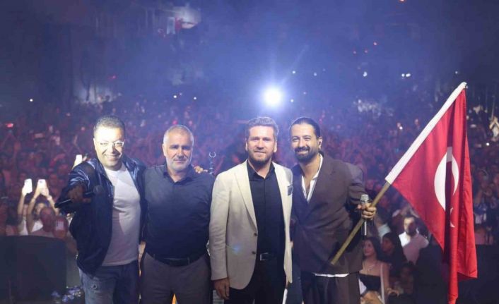 Koray Avcı, Tavas Zeybek Festivalinde unutulmaz bir gece yaşattı