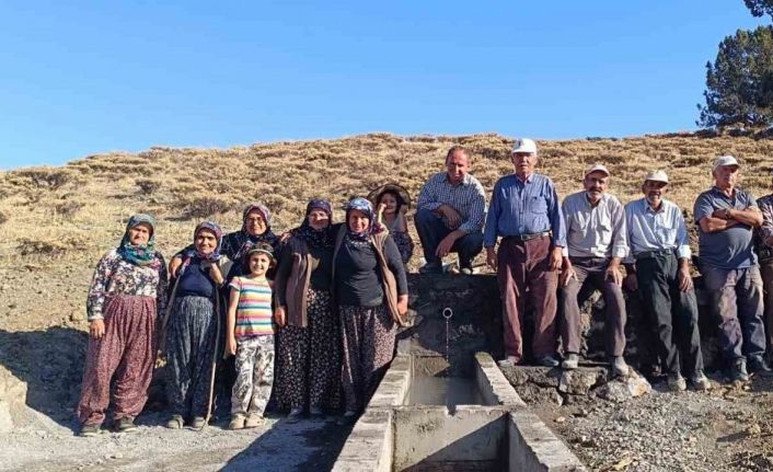 Köy halkı imece usulü çeşme inşa etti