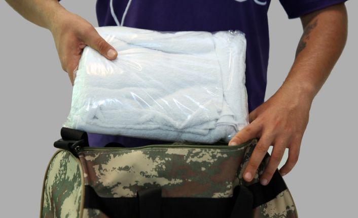 Küçükçekmece Belediyesi’nden askere gidecek gençlere ‘asker çantası’ desteği