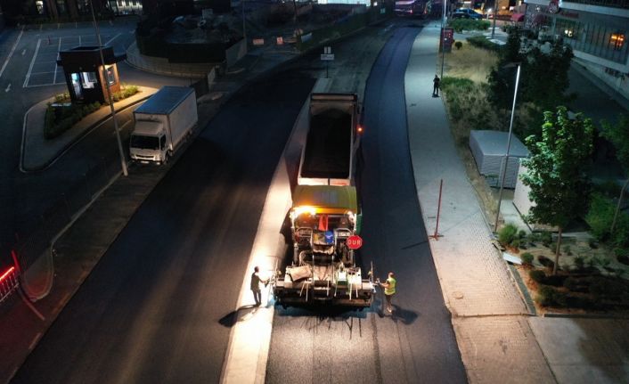 Küçükçekmece’de asfalt çalışmaları ile yol konforu artıyor
