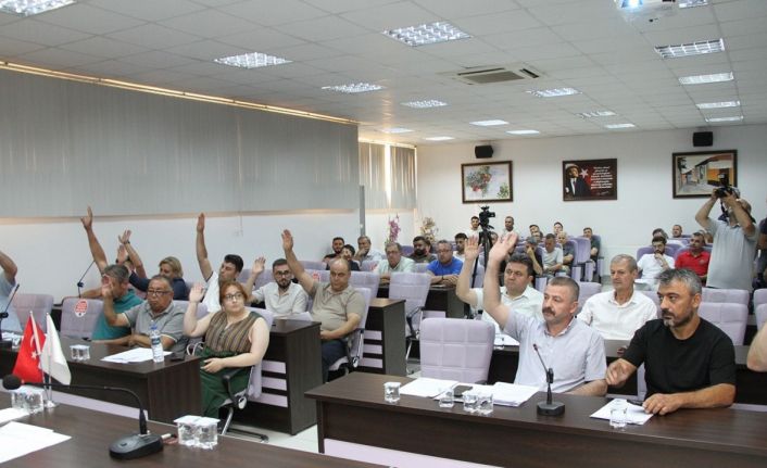 Kula Belediyesinde CHP’li katip üyelerden toplu istifa