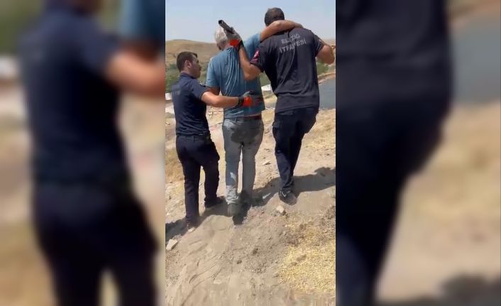 Kulağına saplanan demir profil ile hastaneye kaldırıldı