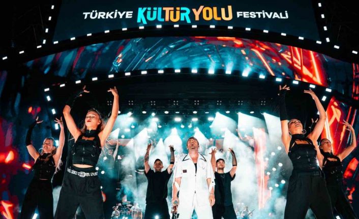 Kültür Yolu Festivali’nde Murat Dalkılıç sahne aldı