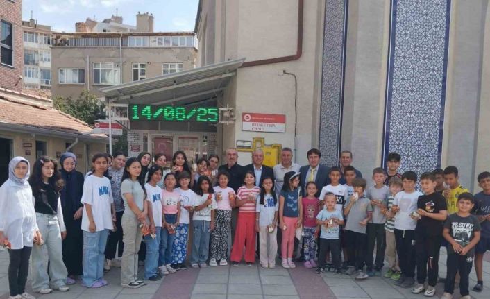 Kur’an-ı Kerim öğrenen çocuklara hediyeler armağan edildi