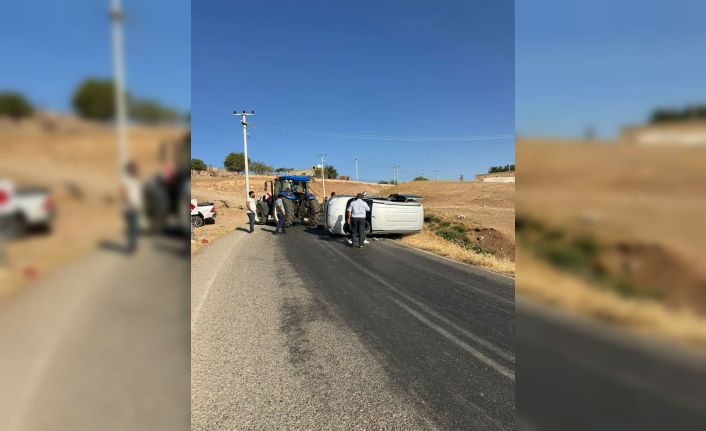 Kurtalan’da hafif ticari araç devrildi