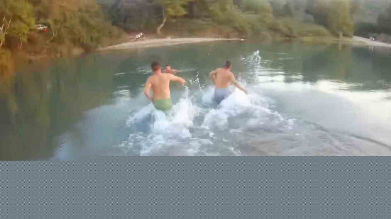 Kurtarma çabaları sonuç vermedi, arkadaşlarının gözleri önünde hayatını kaybetti