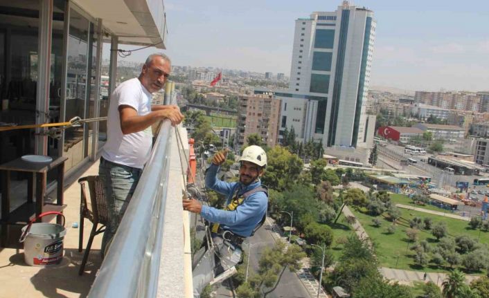 Kuş gibi süzülüp metrelerce yükseklikte çalışıyorlar