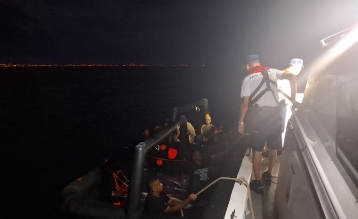 Kuşadası  açıklarında 21 düzensiz göçmen kurtarıldı