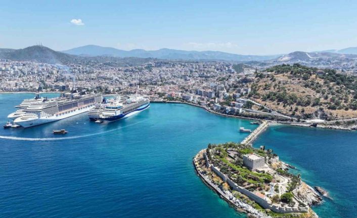 Kuşadası’na 5 kruvaziyer 10 bin 916 turist getirdi