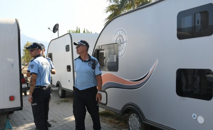 Kuşadası’nda zabıta ekiplerinden çadır ve karavan denetimi
