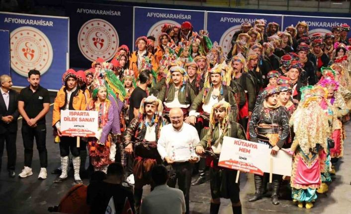 Kütahya Halk Eğitimi Merkezi Halk Oyunları ekibi Türkiye şampiyonu oldu