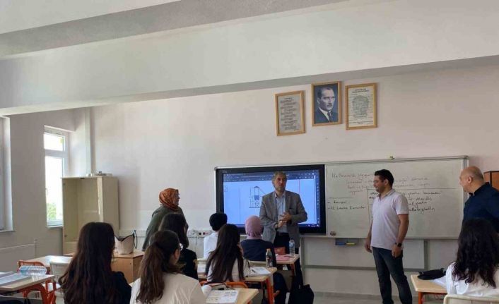 Kütahya İl Millî Eğitim Müdürü Yılmaz’dan Necip Fazıl Kısakürek Anadolu Lisesi’ne ziyaret