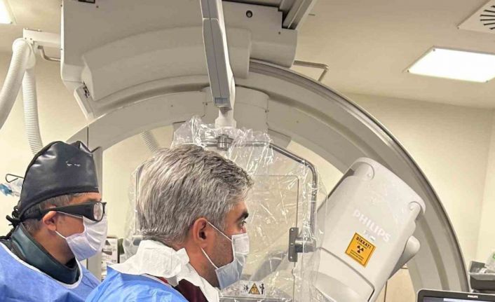 Kütahya’da 12 yaşındaki çocuğun kalbindeki delik ameliyatsız yöntemle kapatıldı