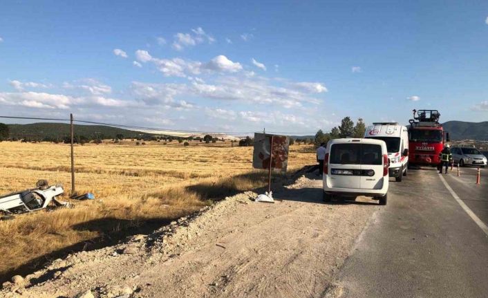 Kütahya’da otomobil tarlaya uçtu: 2 yaralı