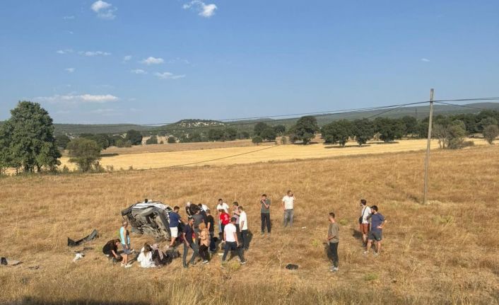 Kütahya’da otomobil tarlaya uçtu: 5 yaralı