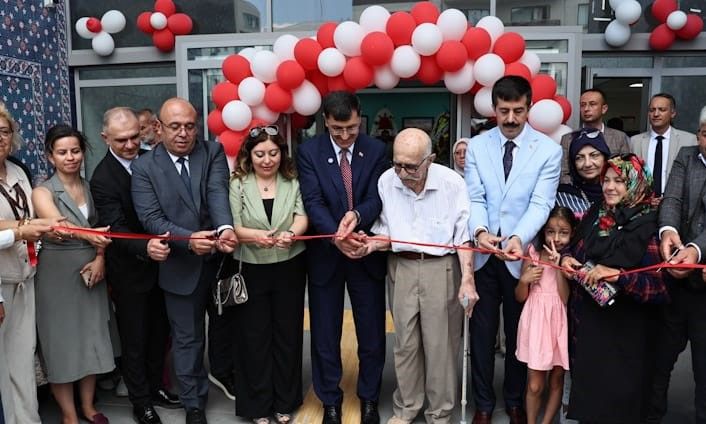 Kütahya’da Yaşlı ve Engelli Gündüz Yaşam Merkezi açıldı