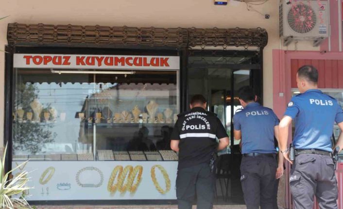 Kuyumcuya dehşeti yaşatıp 18 bilezikle kaçmıştı, aynı gün kıskıvrak yakalandı