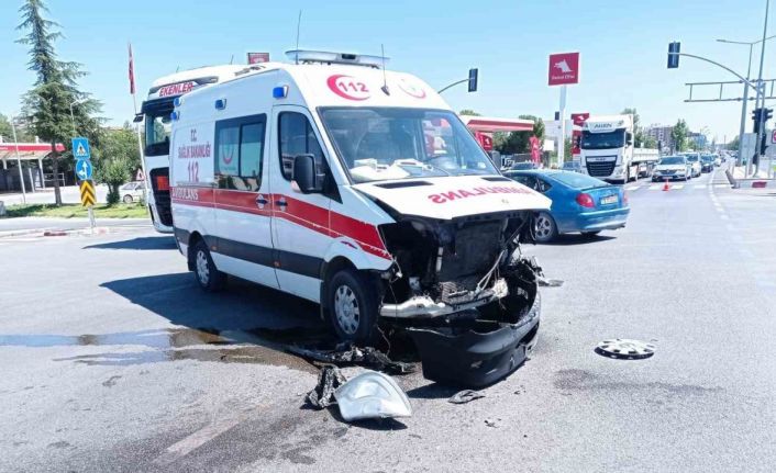 Malatya’da kaza ihbarına giden ambulans kaza yaptı